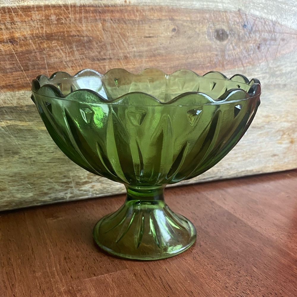 Vintage 1970’s Indiana Glass Co. green scalloped dish